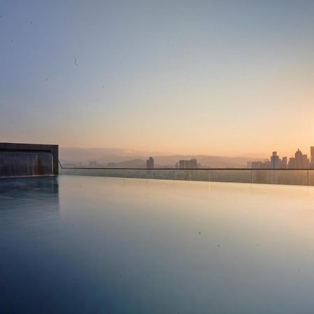 Regalia Residence @ Klcc View Sky Pool By Kc クアラルンプール エクステリア 写真